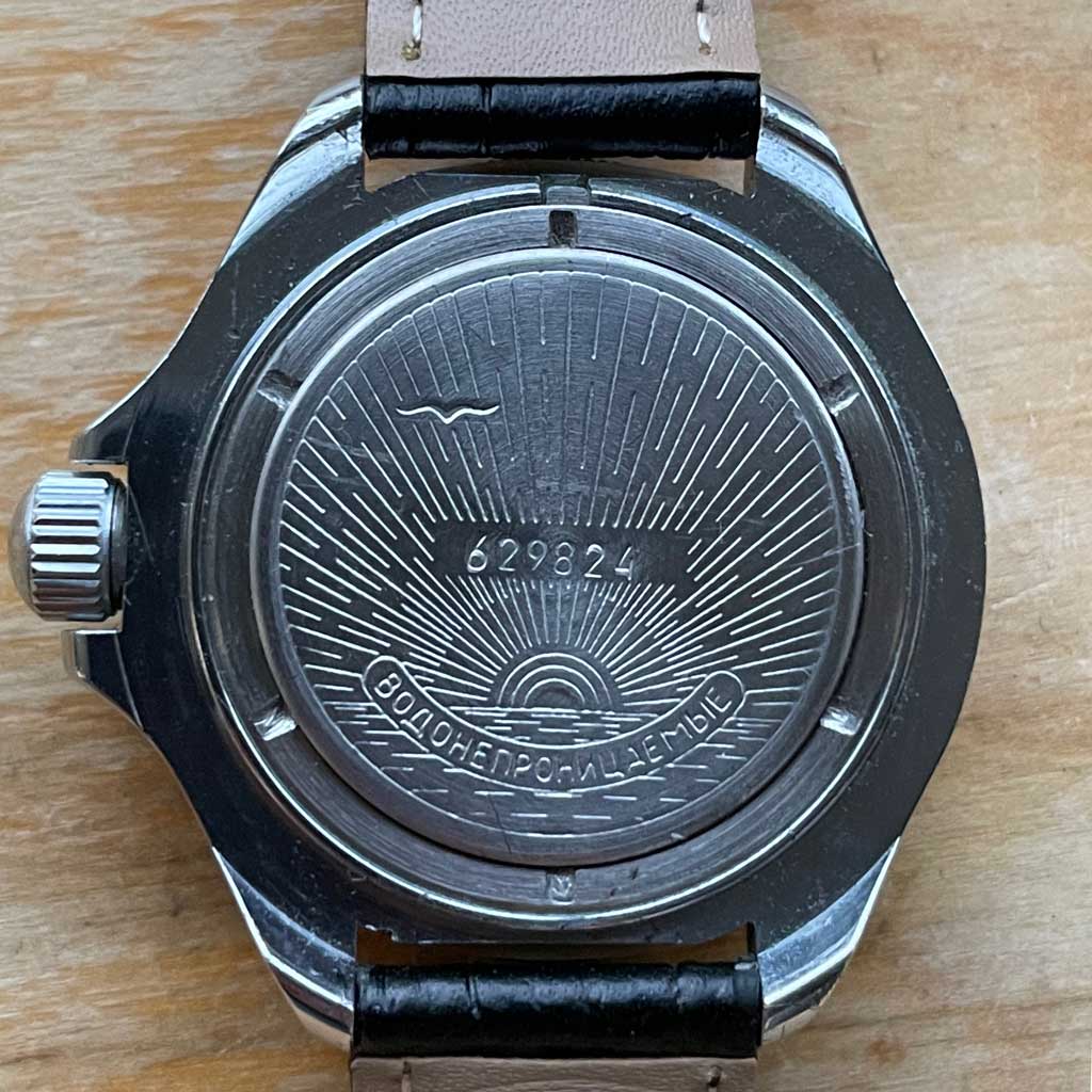 Vostok-Amphibian-U-Boat-blue-fond