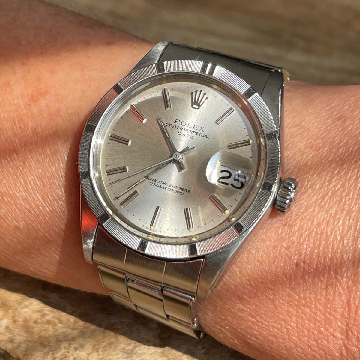 Subtinnio-Rolex-Oyster-Date-1501-woman
