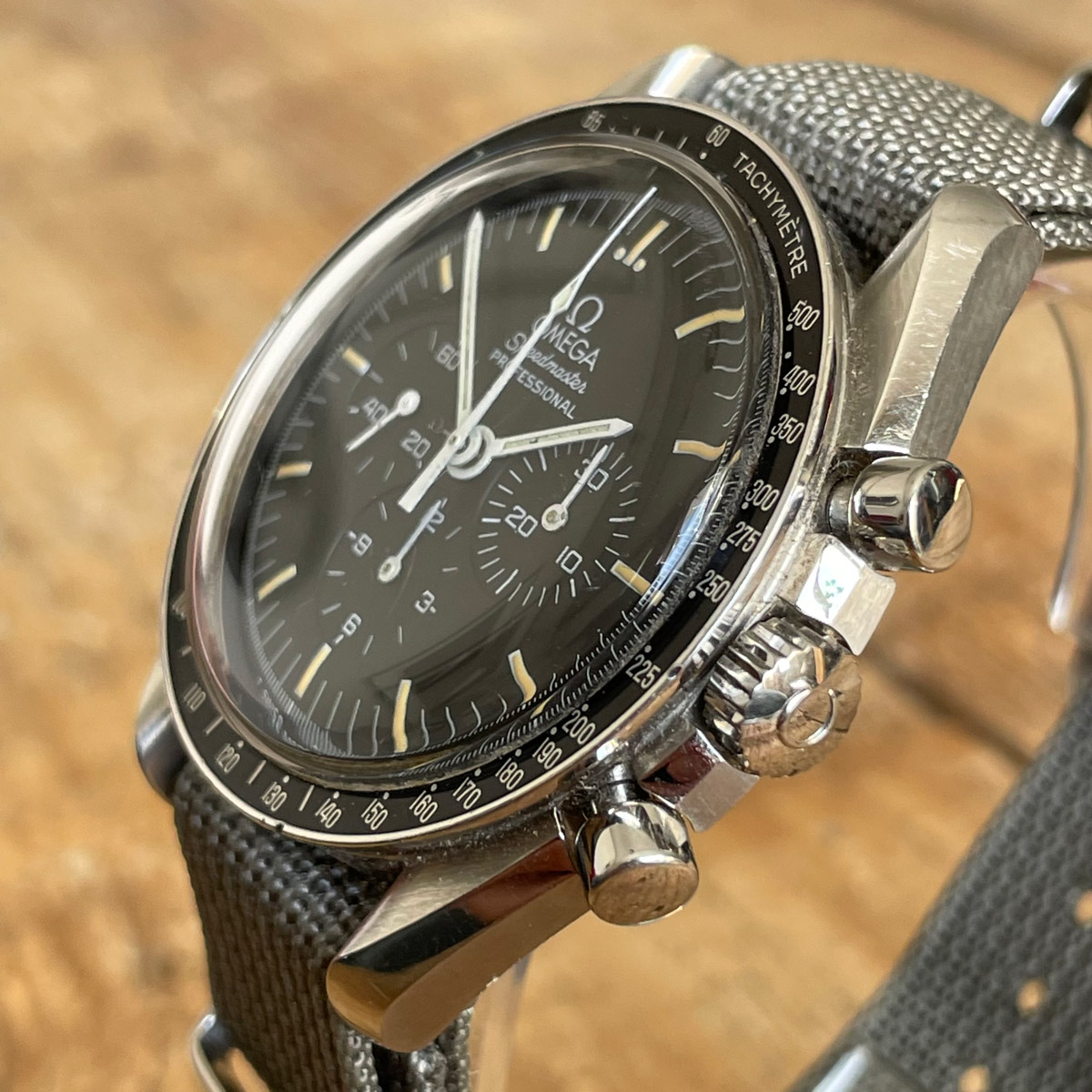 Subtinnio-Speedmaster-Moonwatch-1993-crown