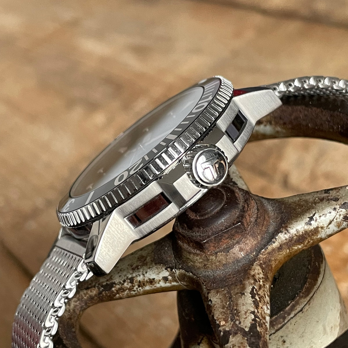 Subtinnio-Tissot-Seastar-auto-crown
