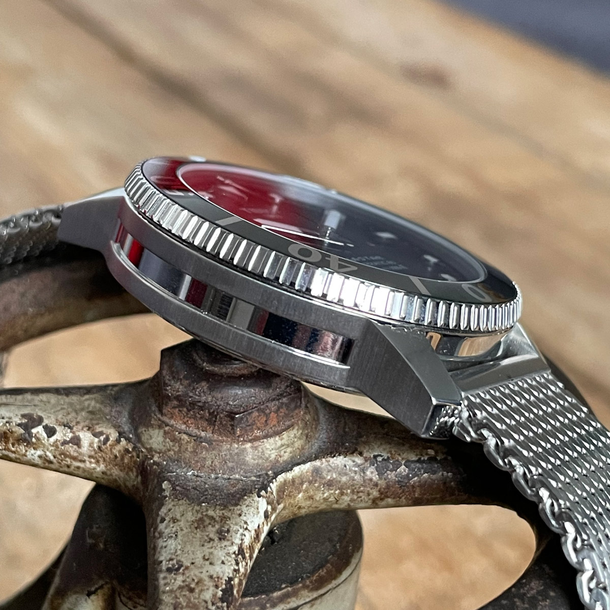 Subtinnio-Tissot-Seastar-auto-left