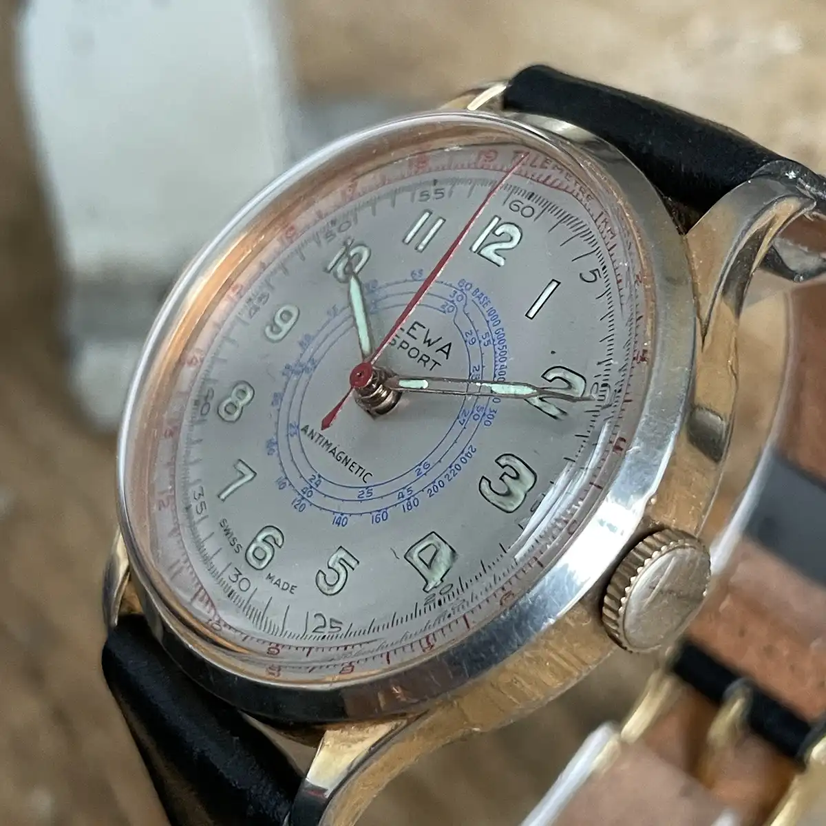 Subtinnio Lewa chronographe tachymetre crown