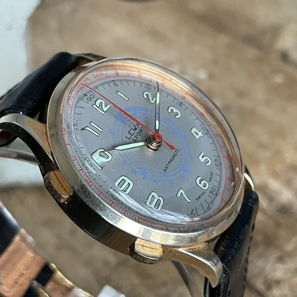 Subtinnio Lewa chronographe tachymetre poussoirs