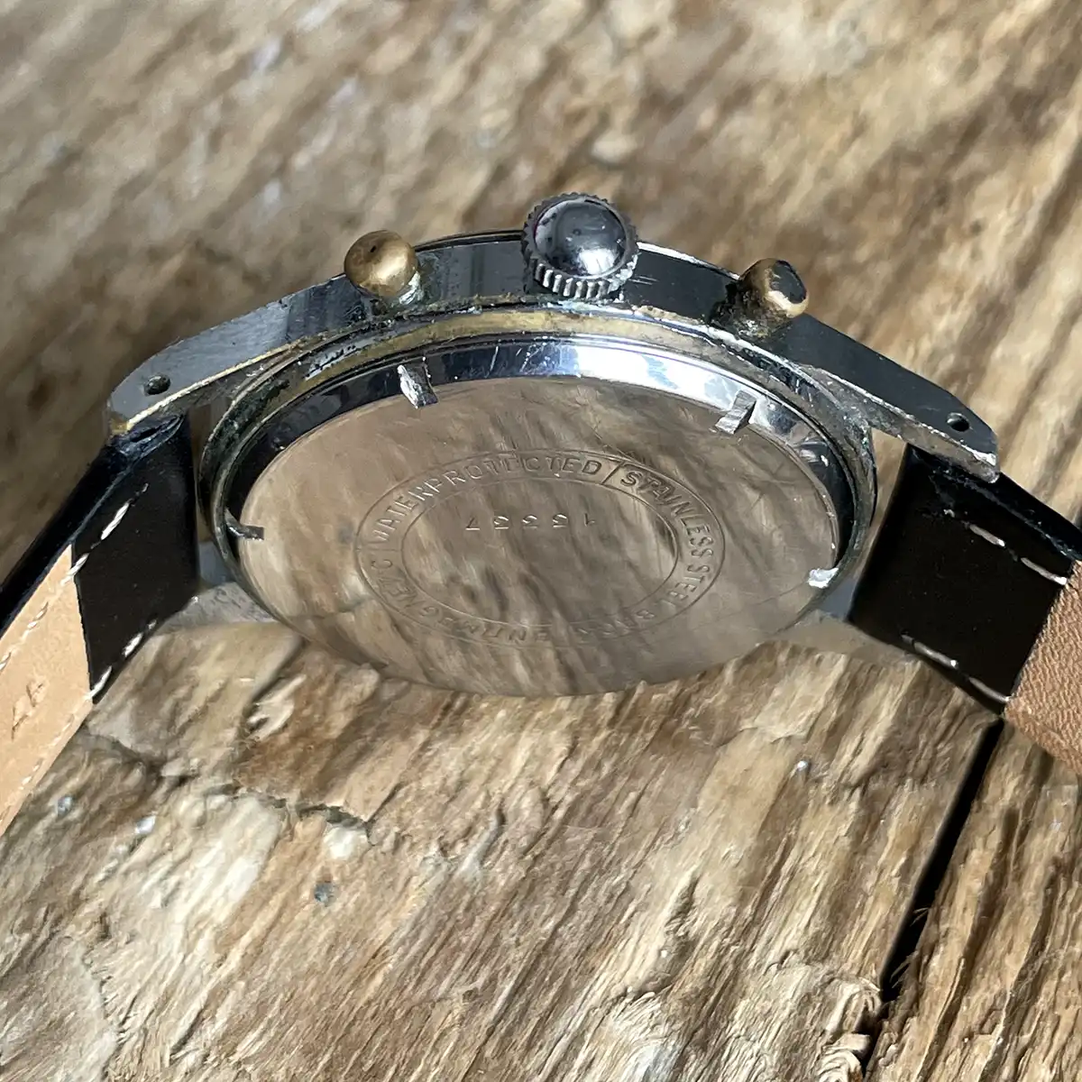 Subtinnio_chronographe_Cirga_crown_back