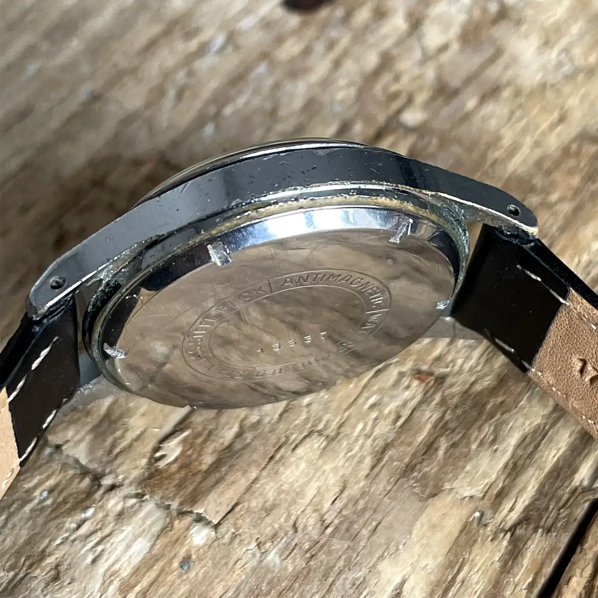 Subtinnio_chronographe_Cirga_left_back