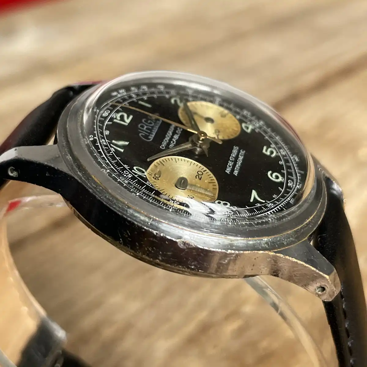 Subtinnio_chronographe_Cirga_left_side
