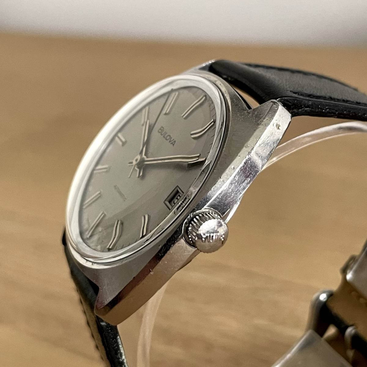 Subtinnio_Bulova_Automatic_couronne