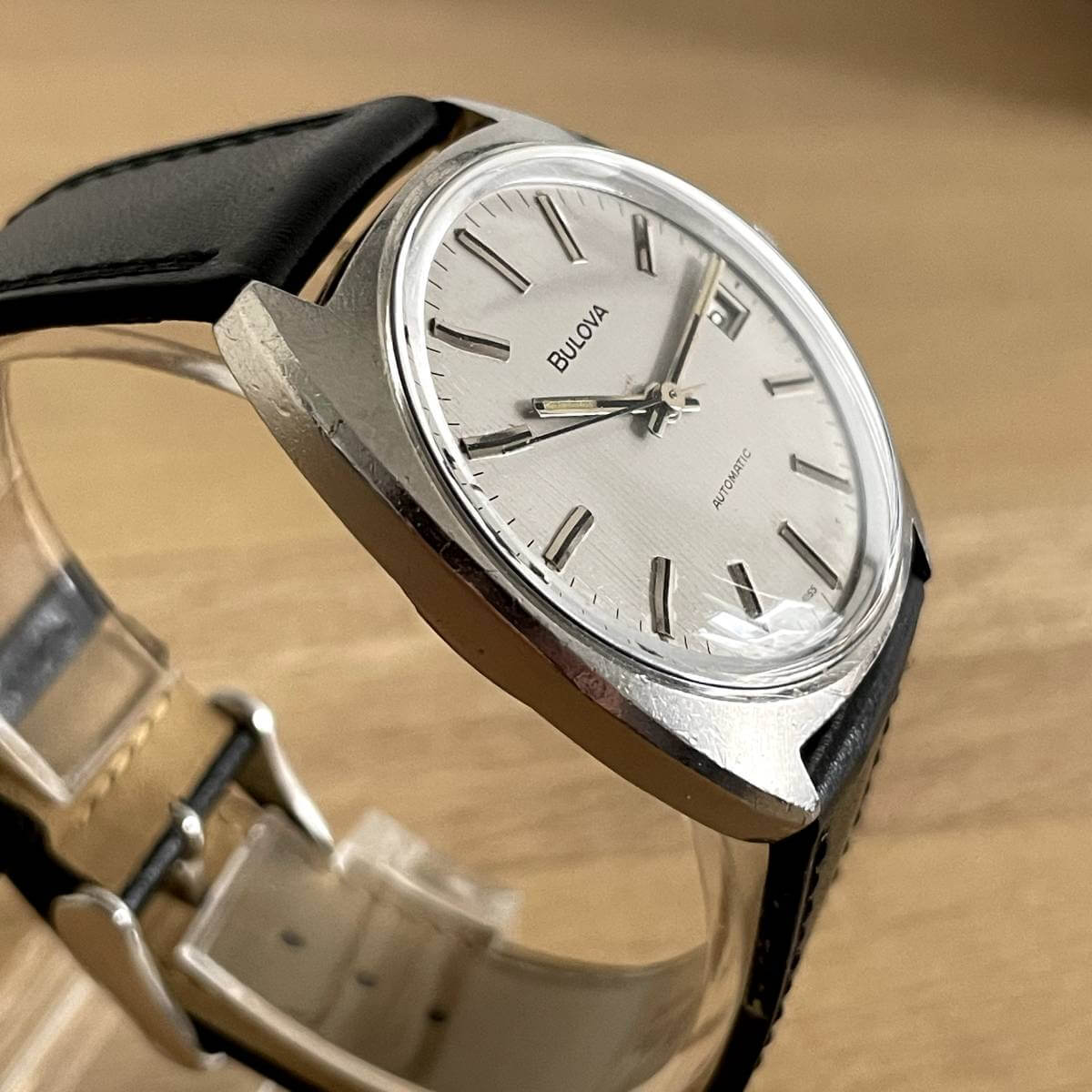 Subtinnio_Bulova_Automatic_gauche
