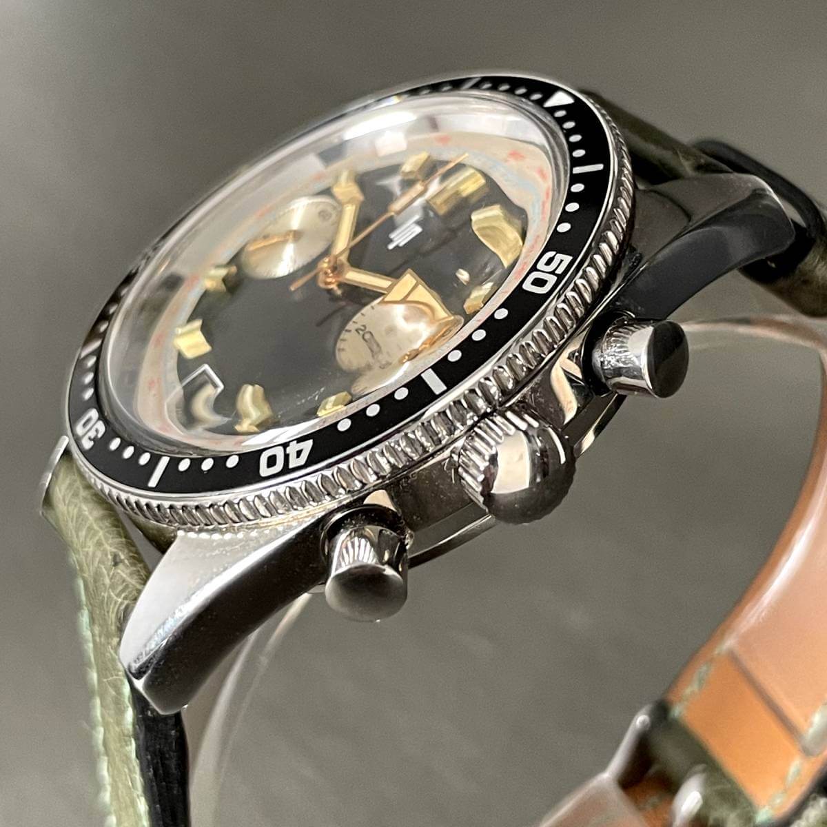Subtinnio-Lip-Geneve-Valjoux-7734-crown