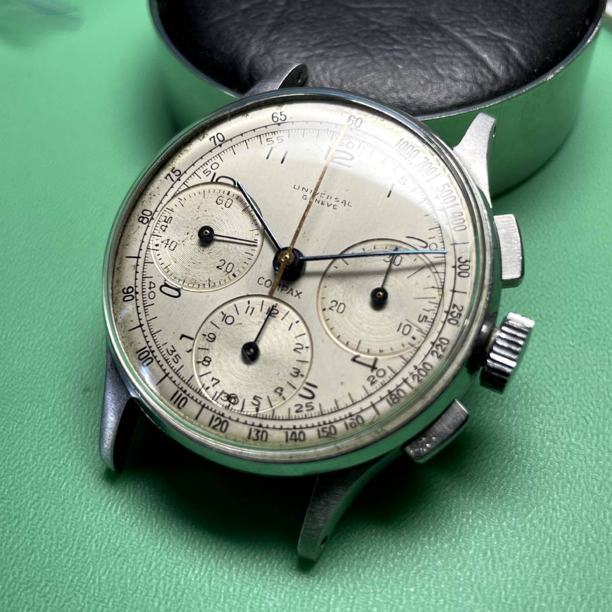Subtinnio-Universal-Geneve-Compax-D