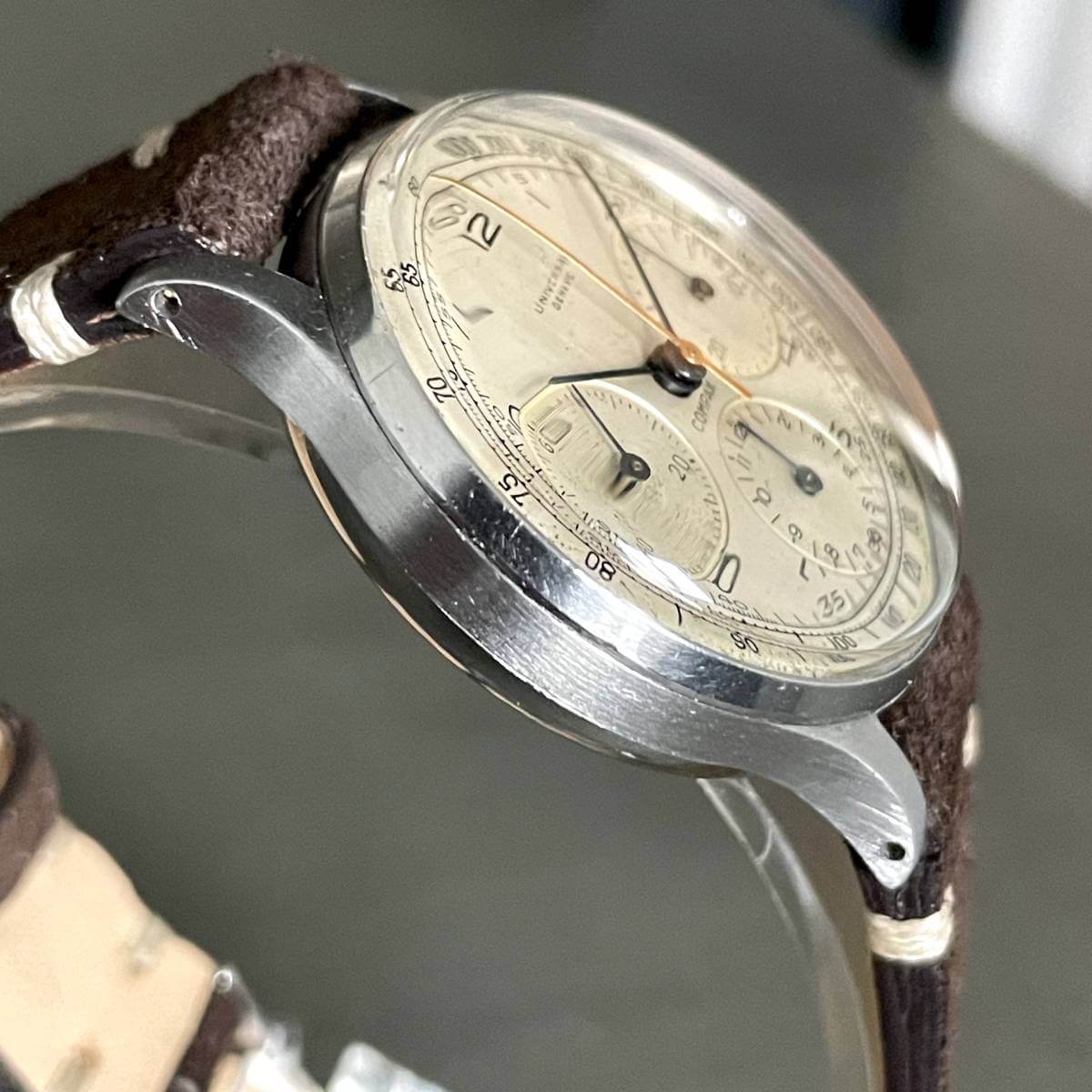 Subtinnio-Universal-Geneve-Compax-G