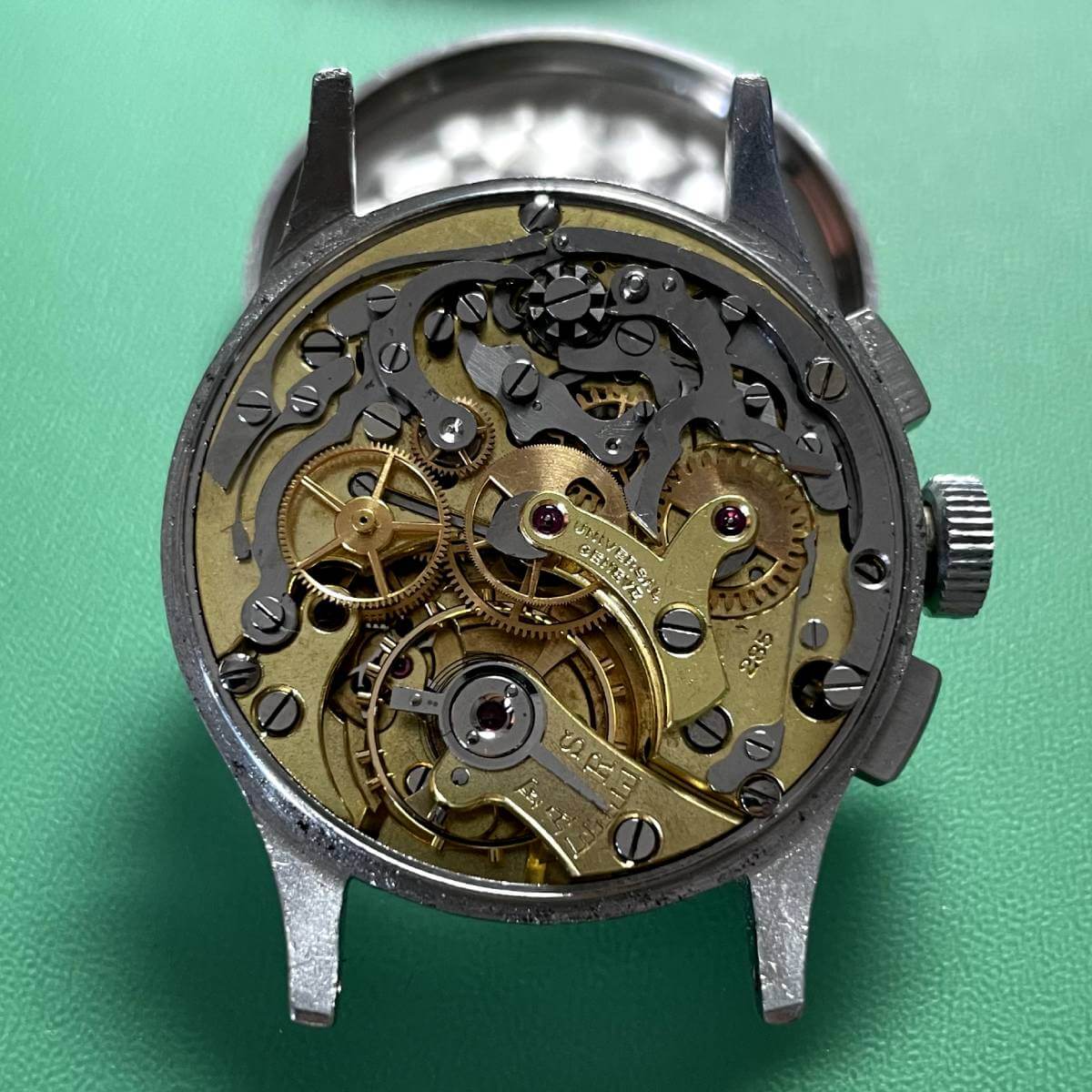 Subtinnio-Universal-Geneve-Compax-cal285