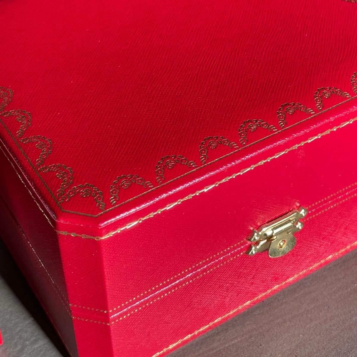 Subtinnio-Cartier-Santos-LX-box