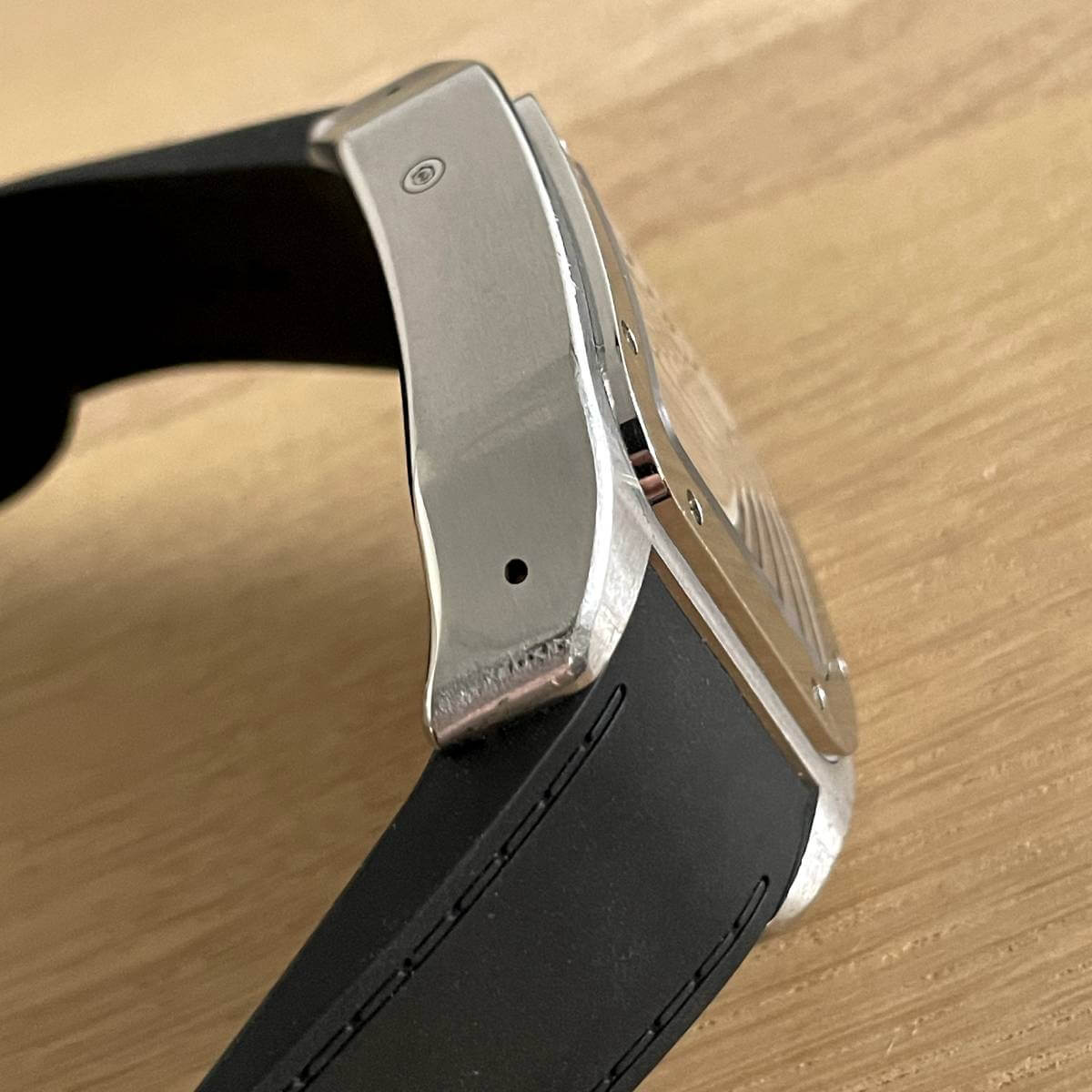 Subtinnio-Cartier-Santos-LX-detail-gauche