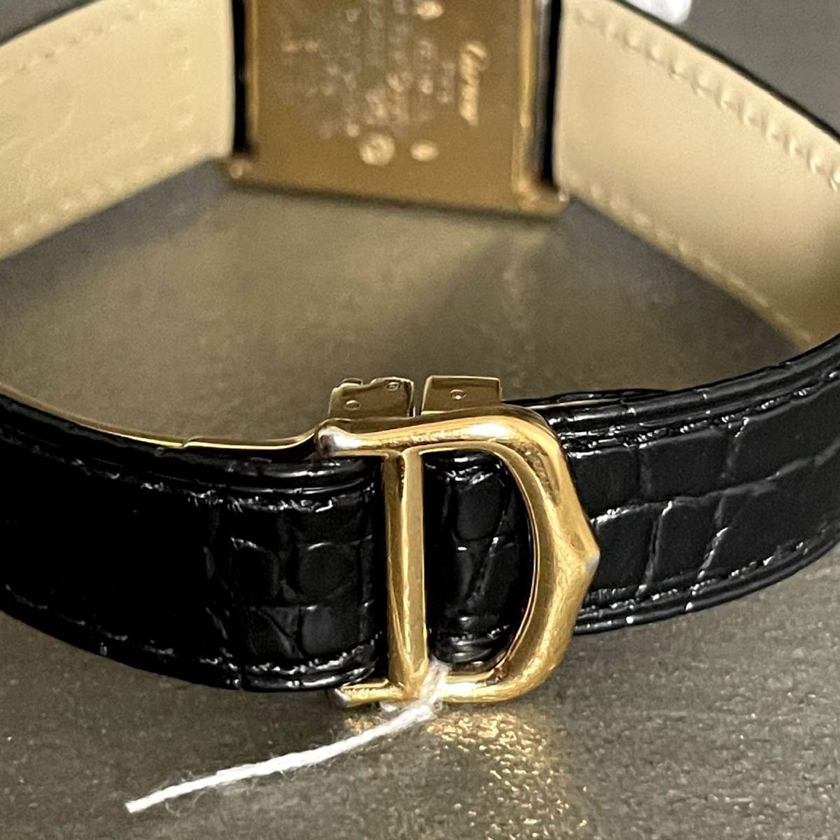 Subtinnio-Cartier-Tank-Must-de-Vermeil-buckle