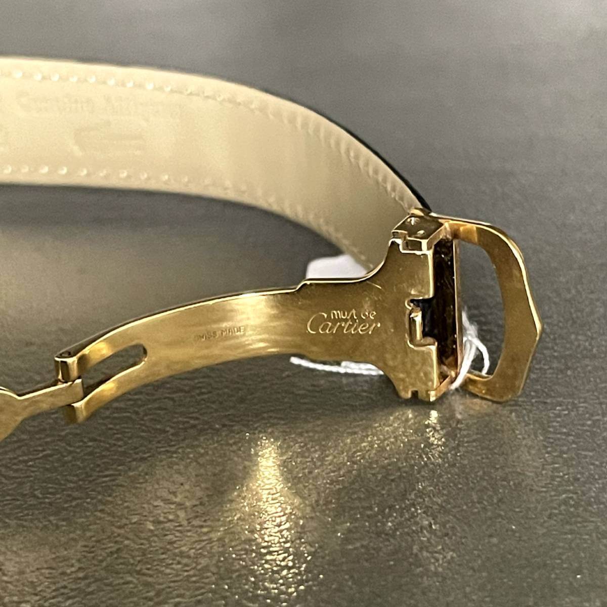 Subtinnio-Cartier-Tank-Must-de-Vermeil-logo-buckle