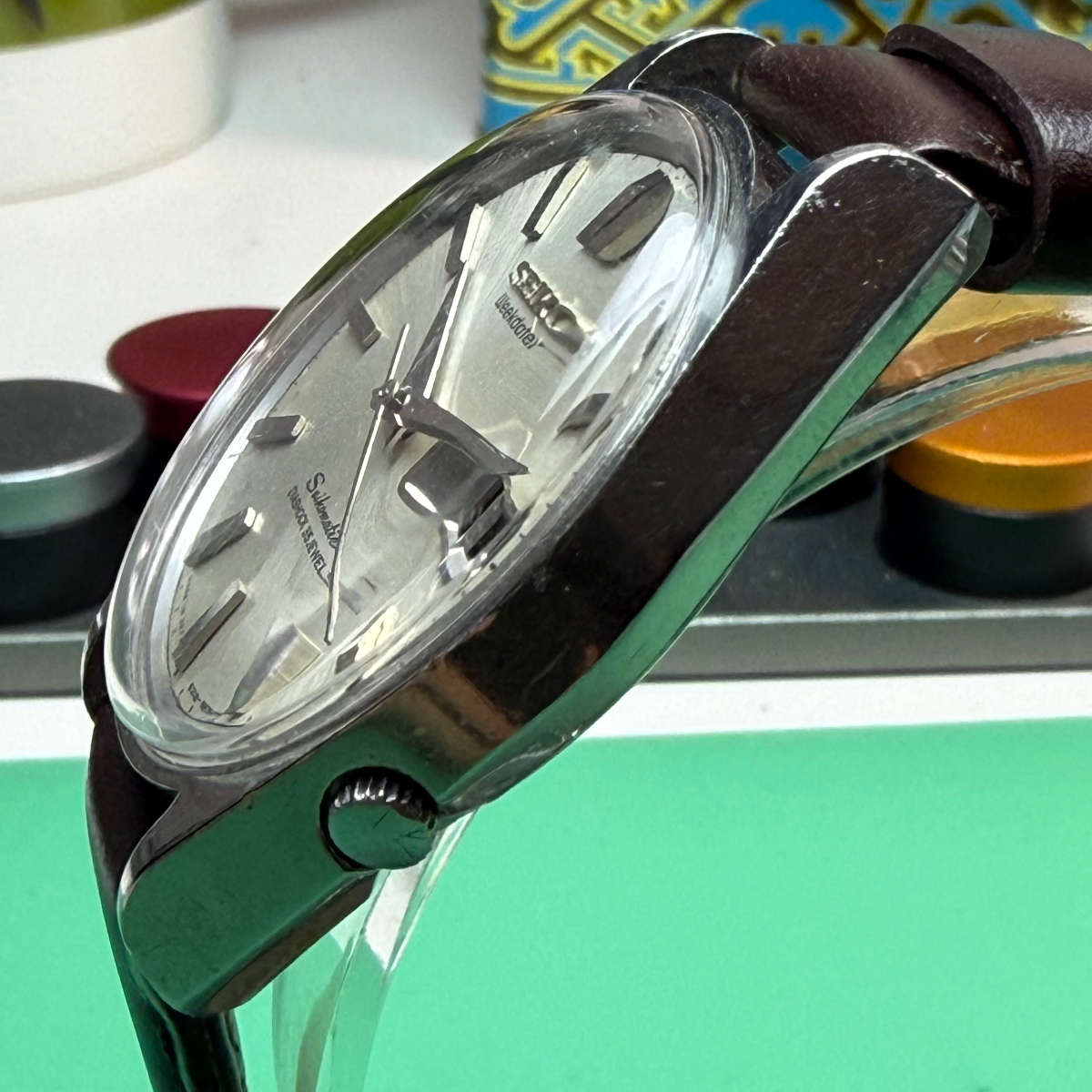 Subtinnio-Seiko-weekdater-crown