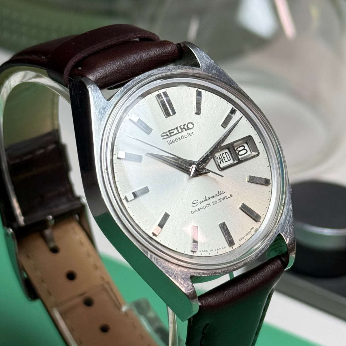 Subtinnio-Seiko-weekdater-hero-left