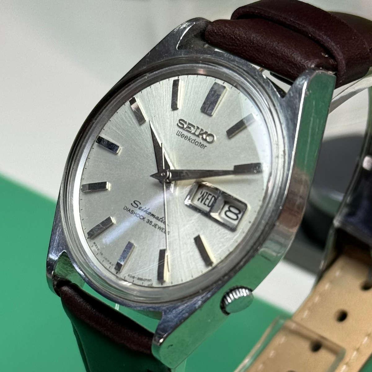 Subtinnio-Seiko-weekdater-right
