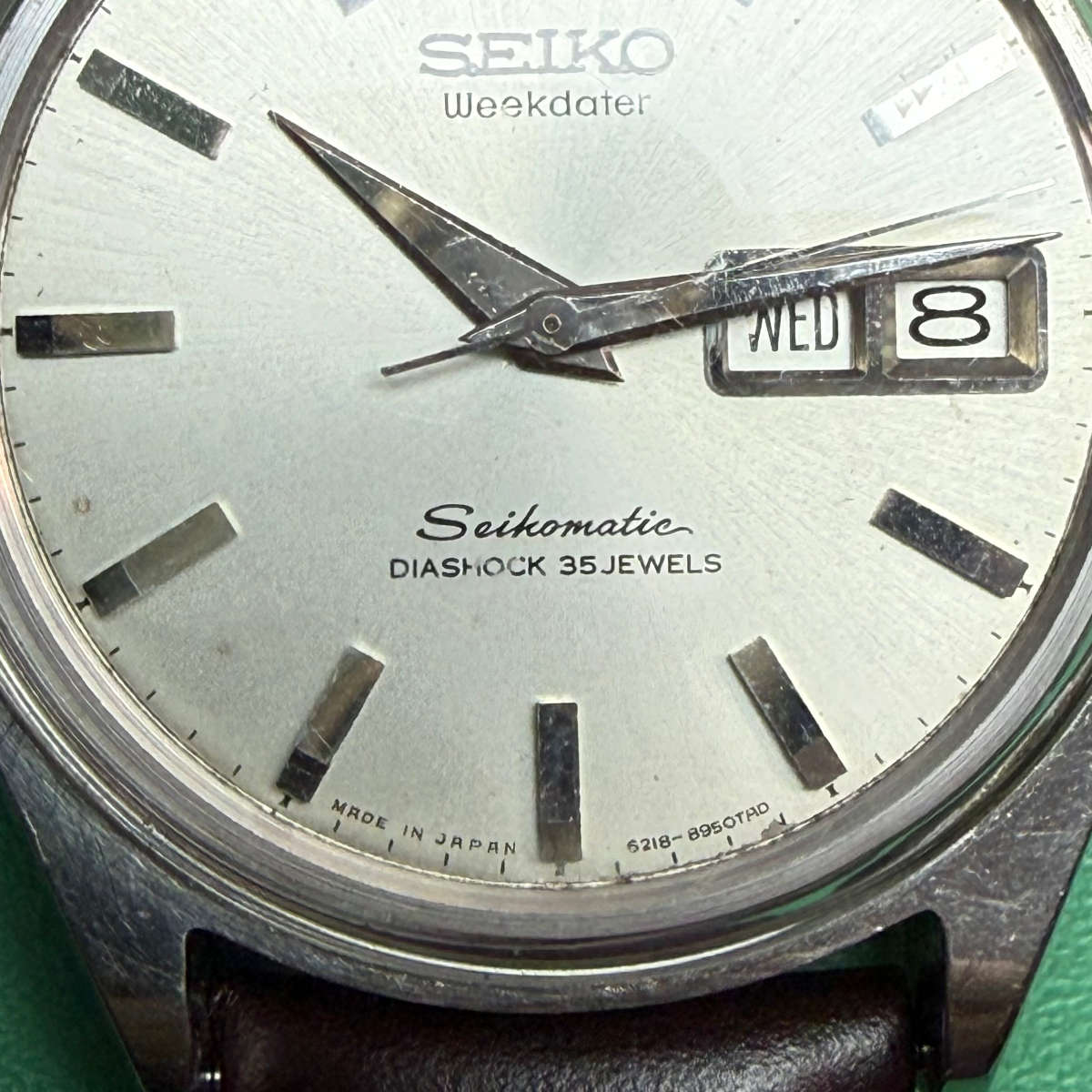 Subtinnio-Seiko-weekdater-zoom
